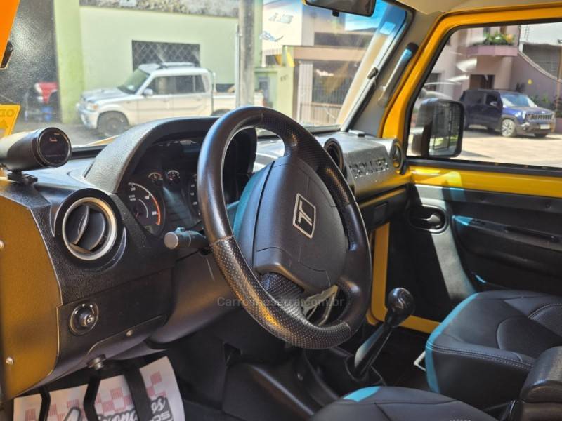 TROLLER - T4 - 2010/2010 - Amarela - R$ 108.000,00