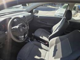 VOLKSWAGEN - SAVEIRO - 2014/2014 - Branca - R$ 50.000,00