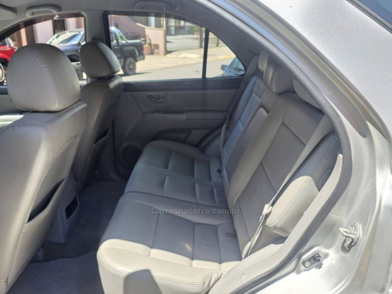 KIA MOTORS - SORENTO - 2008/2008 - Prata - R$ 54.000,00