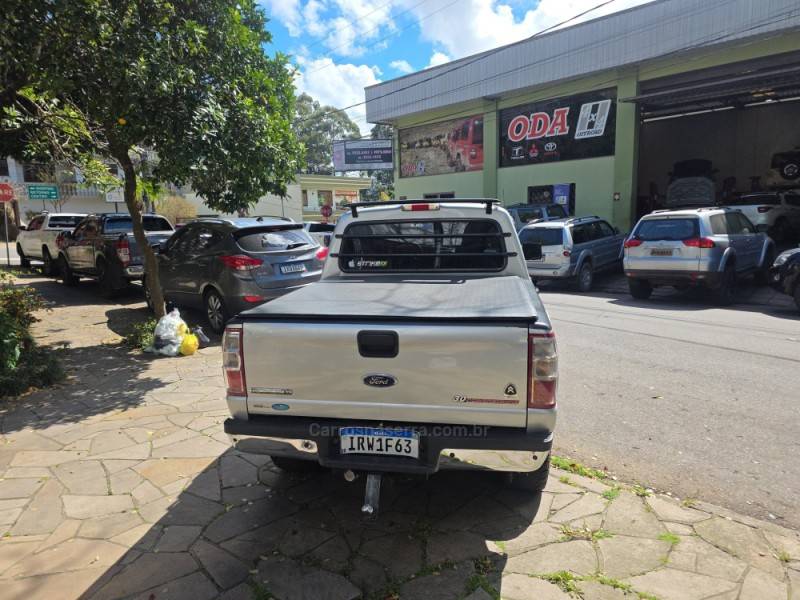 FORD - RANGER - 2012/2011 - Prata - R$ 77.000,00