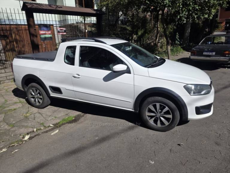VOLKSWAGEN - SAVEIRO - 2014/2014 - Branca - R$ 50.000,00