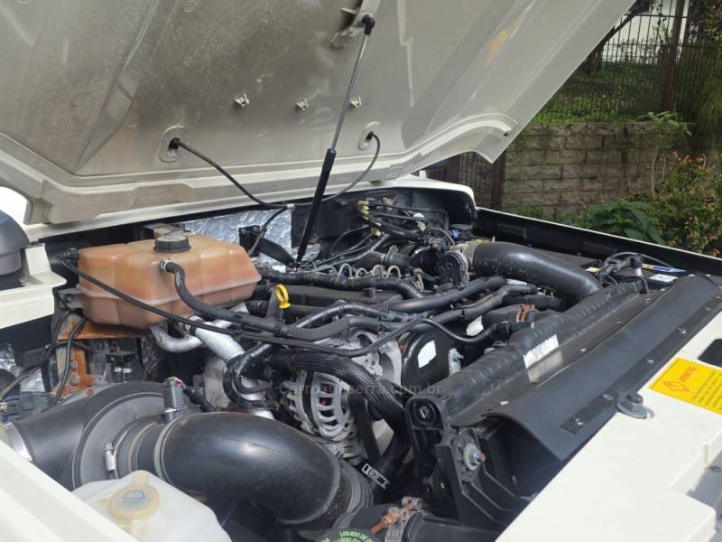 TROLLER - T4 - 2015/2015 - Branca - R$ 178.000,00