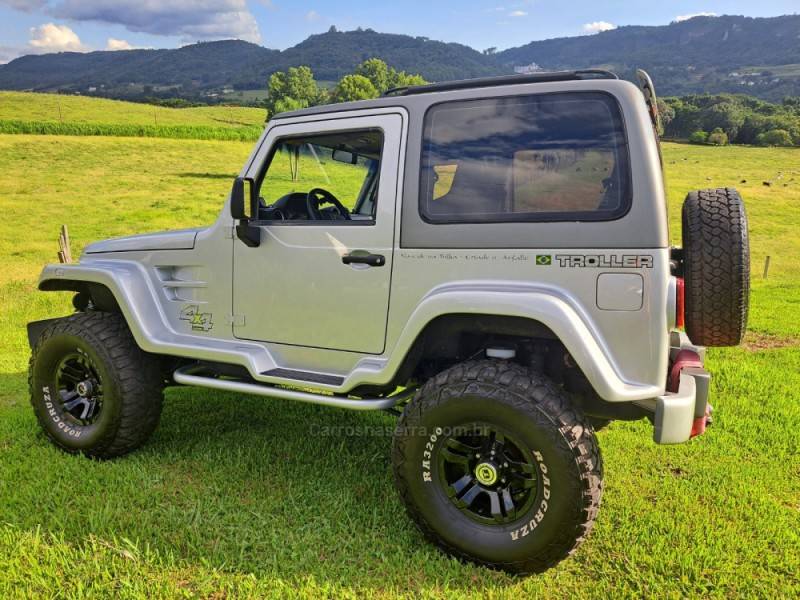 TROLLER - T4 - 2013/2013 - Prata - R$ 116.000,00