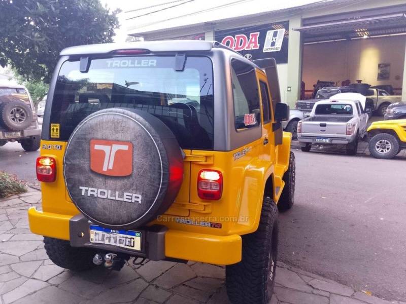 TROLLER - T4 - 2010/2010 - Amarela - R$ 108.000,00