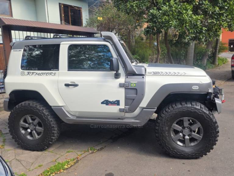 TROLLER - T4 - 2015/2015 - Branca - R$ 178.000,00