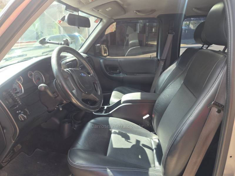 FORD - RANGER - 2012/2011 - Prata - R$ 77.000,00