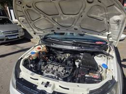 VOLKSWAGEN - SAVEIRO - 2014/2014 - Branca - R$ 50.000,00