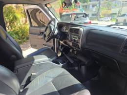 FORD - RANGER - 2012/2011 - Prata - R$ 77.000,00