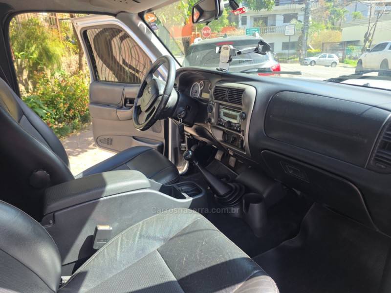 FORD - RANGER - 2012/2011 - Prata - R$ 77.000,00