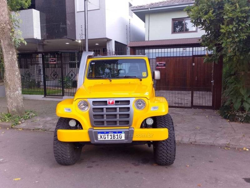 TROLLER - T4 - 2010/2010 - Amarela - R$ 108.000,00