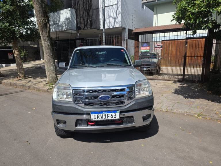 FORD - RANGER - 2012/2011 - Prata - R$ 77.000,00