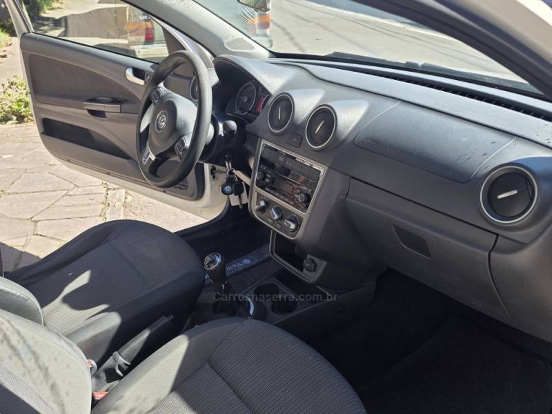 VOLKSWAGEN - SAVEIRO - 2014/2014 - Branca - R$ 50.000,00