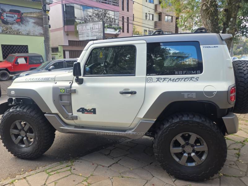 TROLLER - T4 - 2015/2015 - Branca - R$ 178.000,00