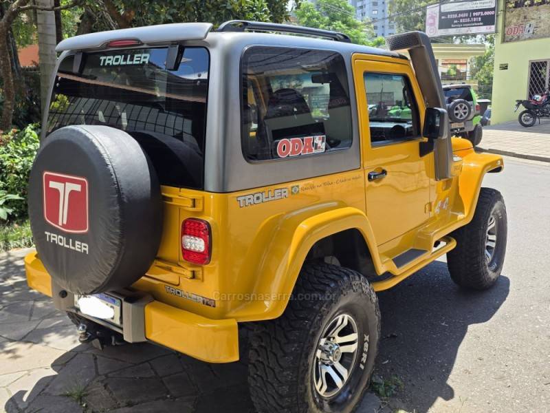 TROLLER - T4 - 2010/2010 - Amarela - R$ 108.000,00