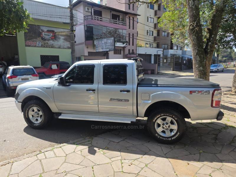 FORD - RANGER - 2012/2011 - Prata - R$ 77.000,00