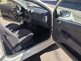 VOLKSWAGEN - SAVEIRO - 2014/2014 - Branca - R$ 50.000,00