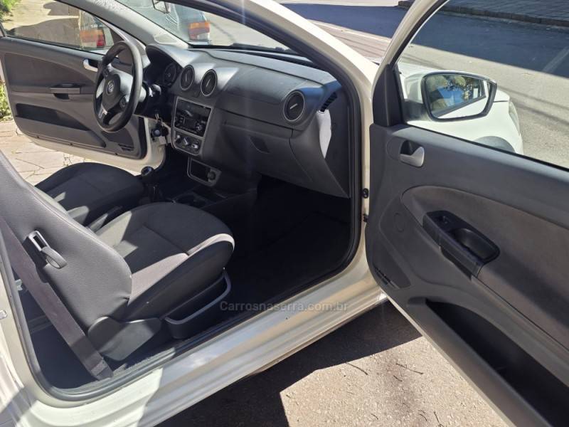 VOLKSWAGEN - SAVEIRO - 2014/2014 - Branca - R$ 50.000,00